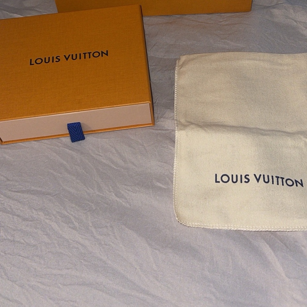 Loui Vuitton / Small Gift Box/ Small Dust Bag✨